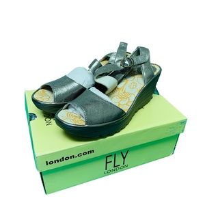 FLY London YISK837FLY Wedge Sandal